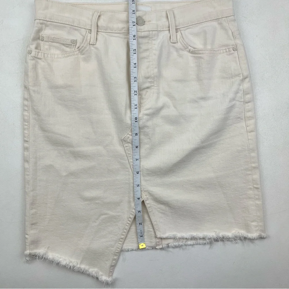 MOTHER The Tomcat slide mini fray skirt - Picture 4 of 11
